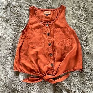 Universal Threads button down tank. Size XS but fits oversized.